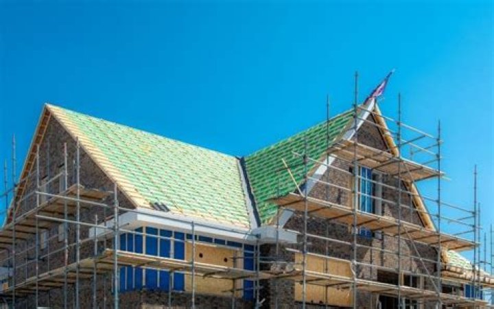 Are hip roofs self supporting?
