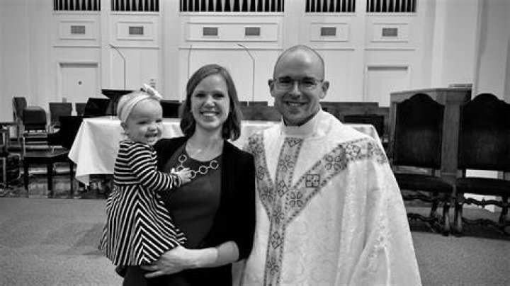 Can anglican priests marry?
