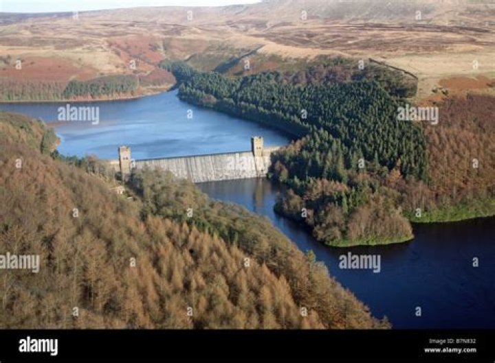 Can you cross Howden dam?