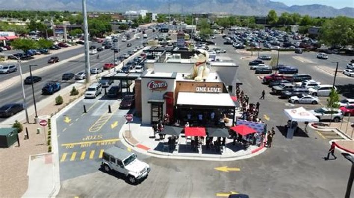 Does canes have a drive thru?