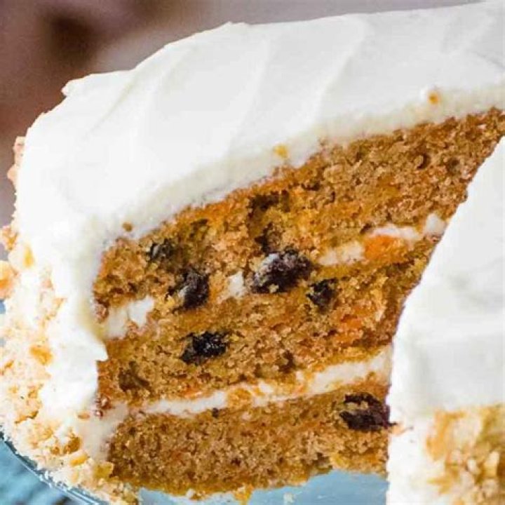 Does carrot cake have raisins?