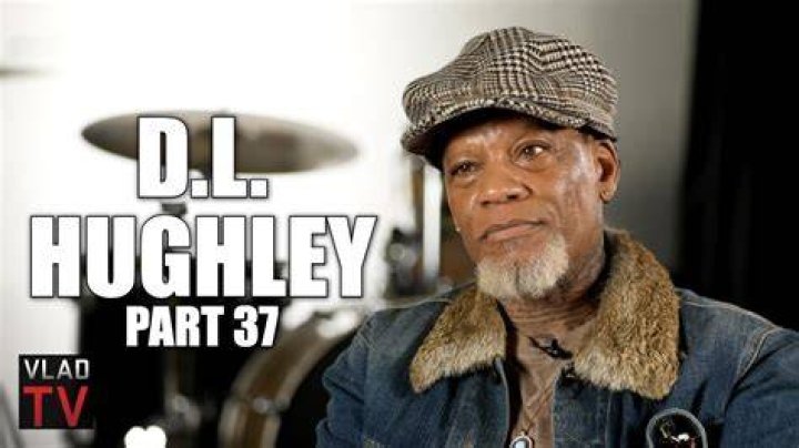 Does d l hughley have tattoos?