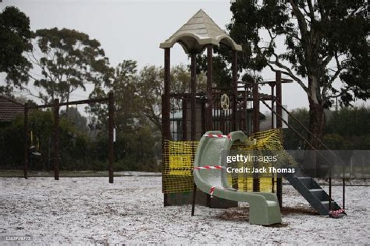 Does it snow in sunbury?