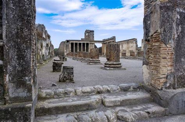 Does milo die in pompeii?