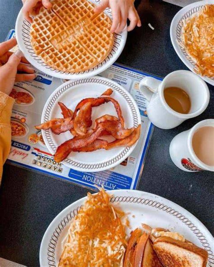 Does zippys serve breakfast all day?