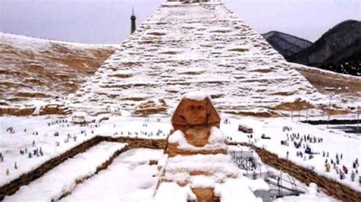 Has it ever snowed on the pyramids?