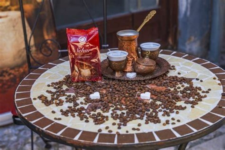How do you use a Bosnian coffee set?