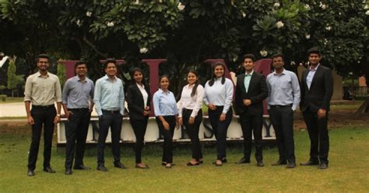 How is iilm university?