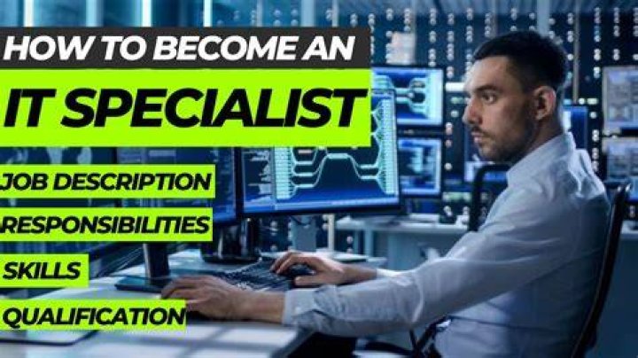 How much do training specialists make?