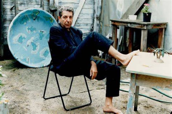 Is leonard cohen still alive?