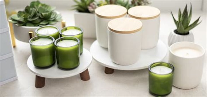 Should candles have lids?