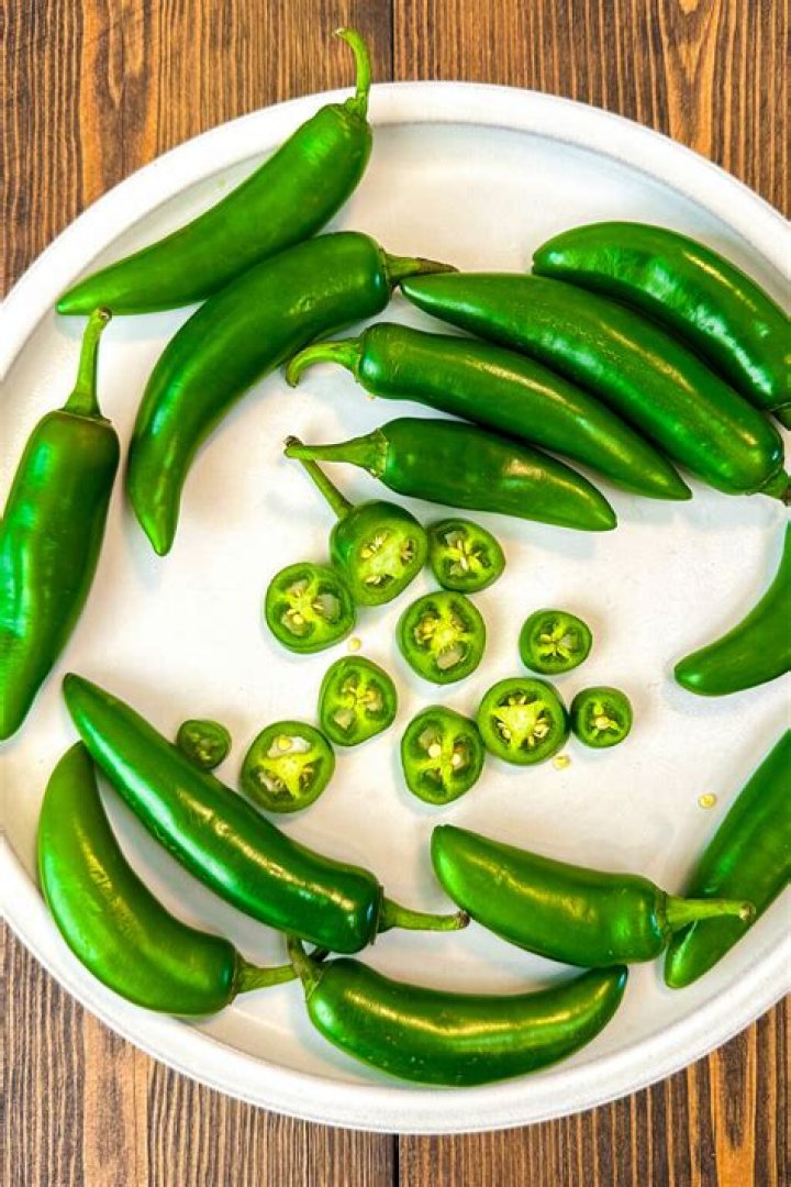 Should i refrigerate serrano peppers?