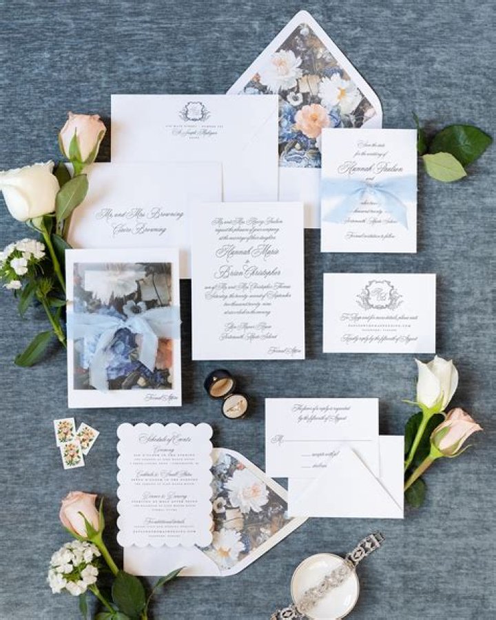 Should invitations match wedding colors?