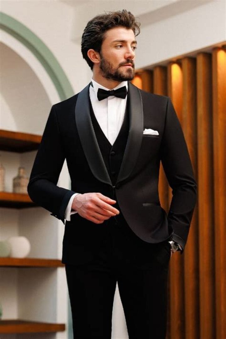 What Colour is a tuxedo?