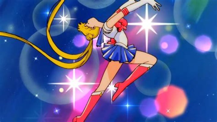 What does sailor moon say to transform?