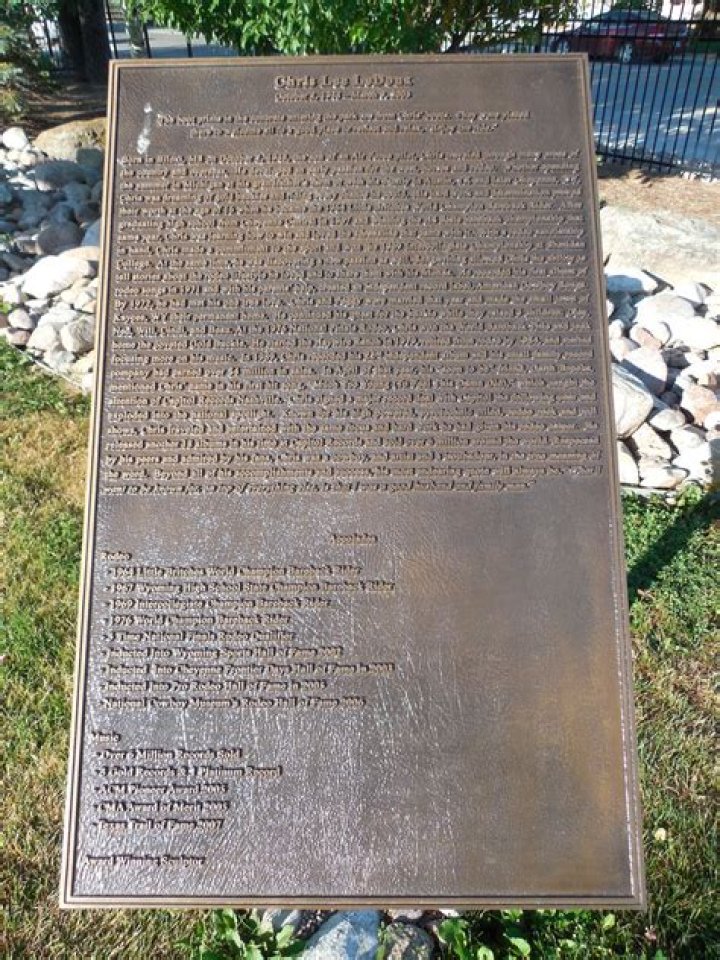 What happened to chris ledoux?