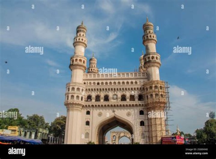 When did charminar built in hindi?