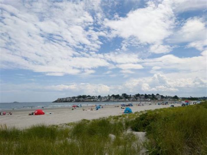 When does nahant beach open?