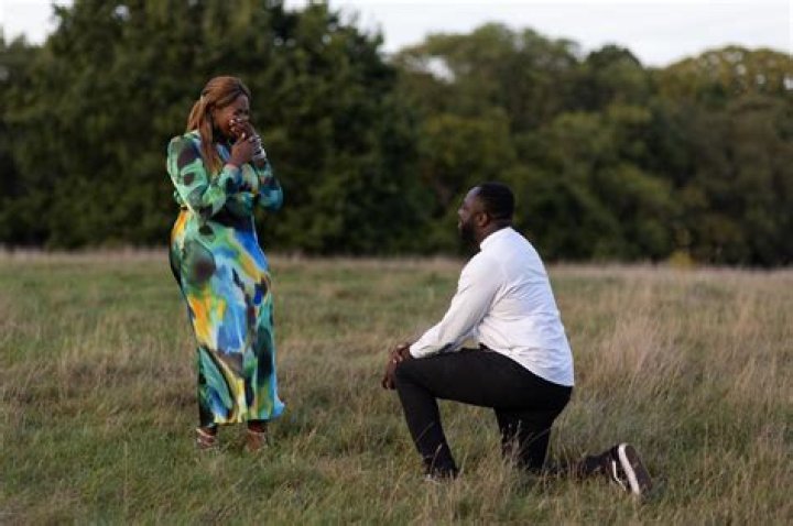 When proposing which knee goes down?