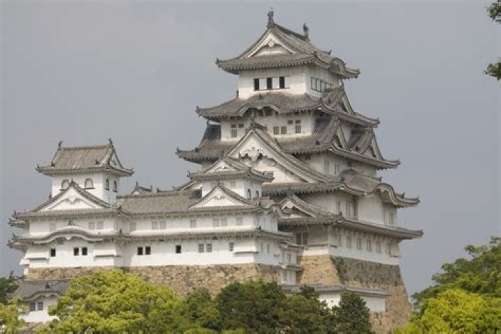 When was himeji castle built?