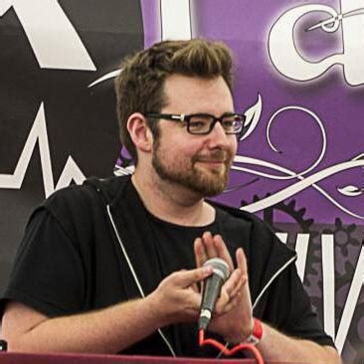 When was tomska born?