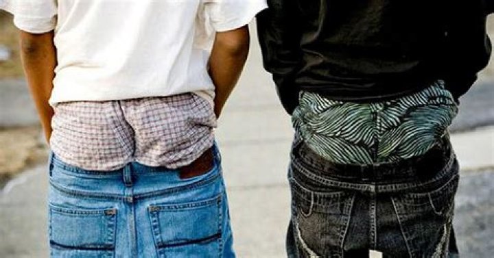 Where did pant sagging originated?