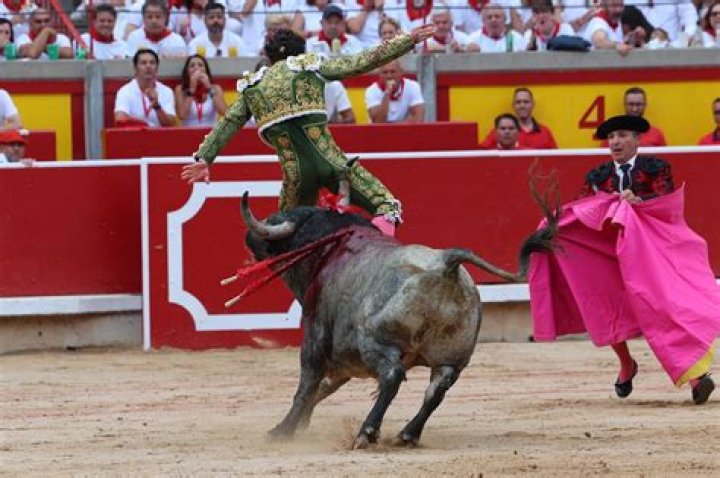 Where does la corrida de toros take place?