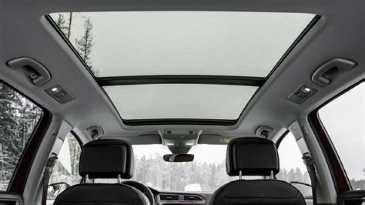 Which ford escapes have a sunroof?