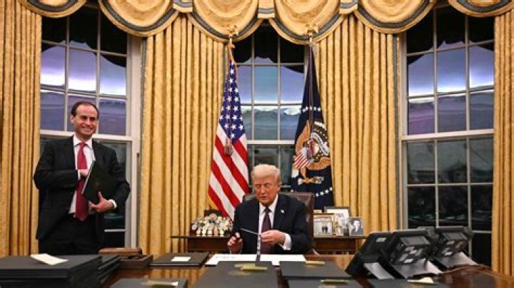 Which is oval office?