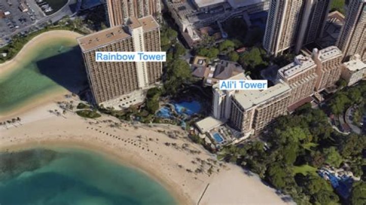 Which showboat tower is better?