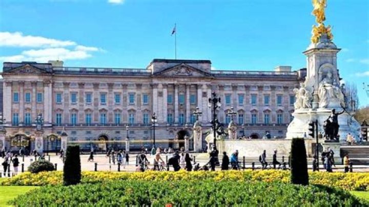 Which year was buckingham palace built?