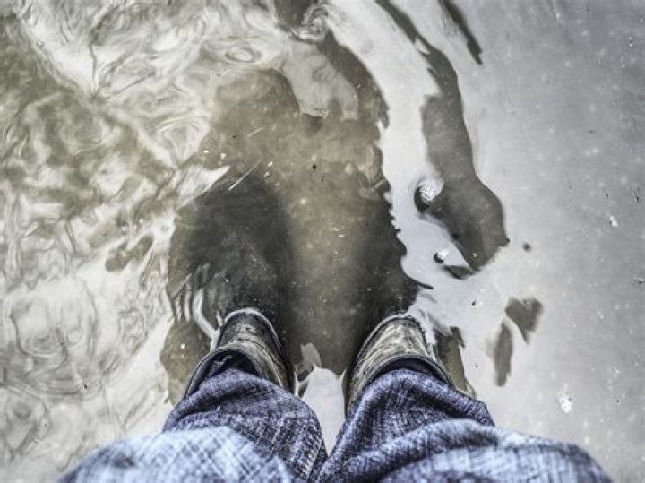 Why do wellies crack?